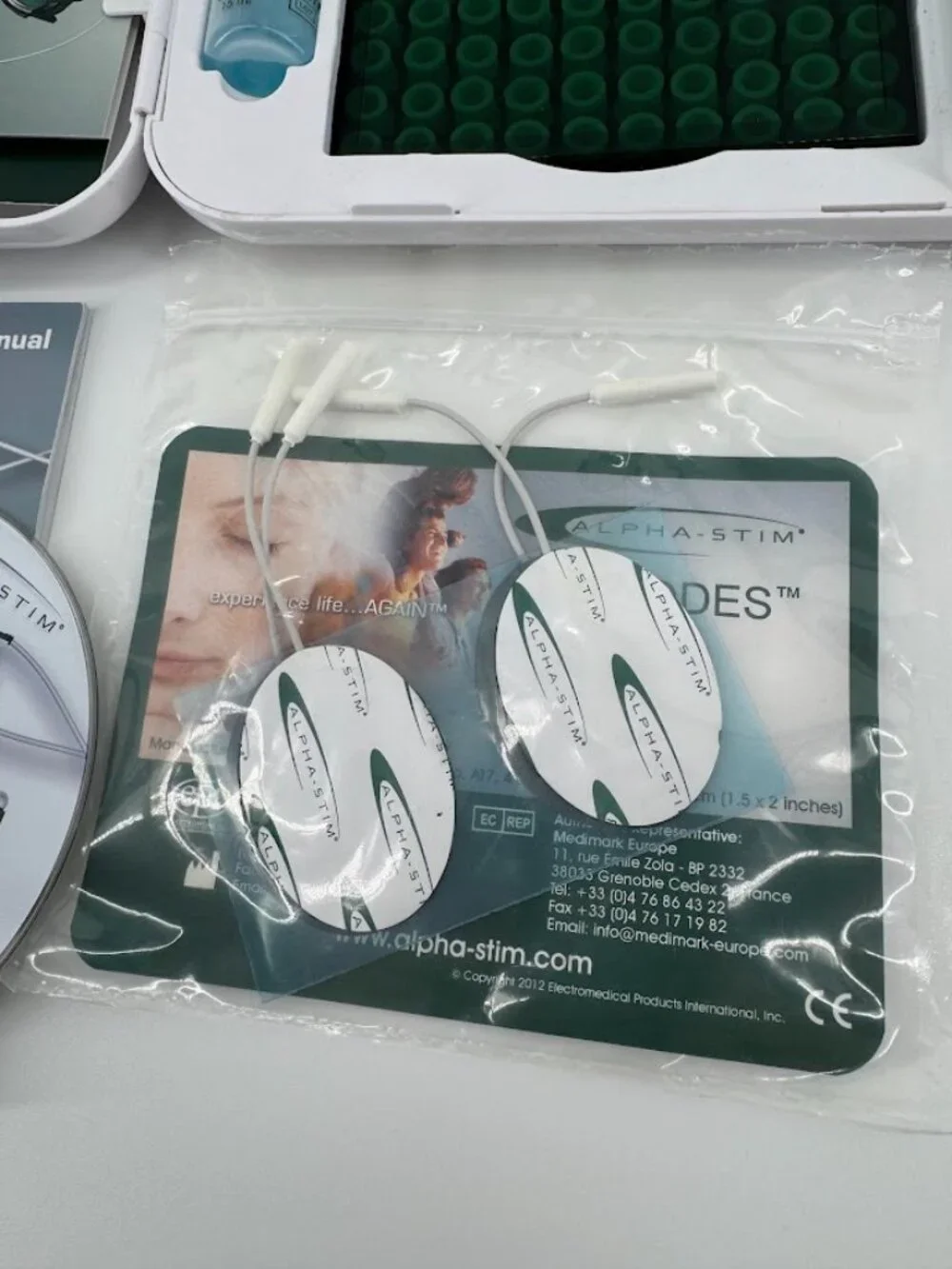 Alpha-Stim M device kit